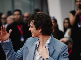 I look del red carpet della terza serata di Venezia 82: all eyes on Andrew Garfield e Julia Roberts