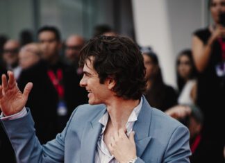I look del red carpet della terza serata di Venezia 82: all eyes on Andrew Garfield e Julia Roberts