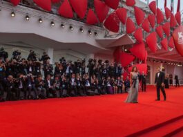 Il Red Carpet si accende a Venezia 82: attesa per Stone e Clooney