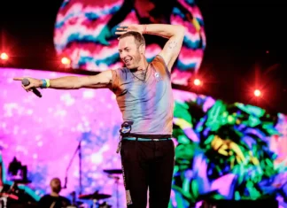 Coldplay, nella prima data a Wembley arriva l’omaggio per gli Oasis Coldplay, l'omaggio agli Oasis e la proposta di matrimonio nella prima data di Wembley