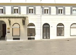 Rubate 30 borse dalla boutique di Valentino in Piazza di Spagna