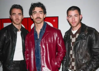 Jonas Brothers, nel nuovo album “Greetings From Your Hometown, un emozionante ritorno alle origini Jonas Brothers, il. nuovo album