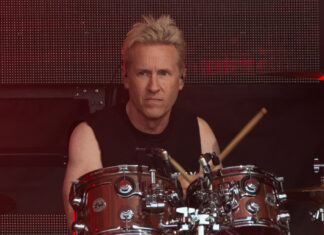 Josh Freese è tornato a parlare dei Foo Fighters e del suo allontanamento dalla band