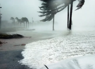 L’uragano Erin colpisce i caraibi e minaccia la costa orientale USA