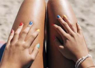 Manicure e abbronzatura: quali sono i colori che risaltano la tintarella