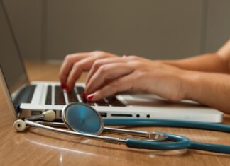 Aggiornamento professionale in sanità: EbookECM analizza le nuove priorità formative del 2025
