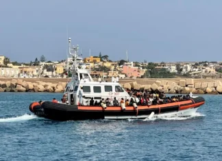 Si ribaltano due barconi di migranti a Lampedusa: almeno 27 morti
