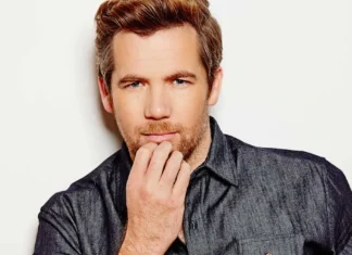 È Patrick Brammall il nuovo interesse amoroso di Andy ne “Il Diavolo Veste Prada 2”
