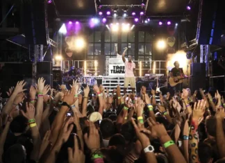 Il Regno Unito vieta la musica rap ai minorenni: “Troppo violenta”