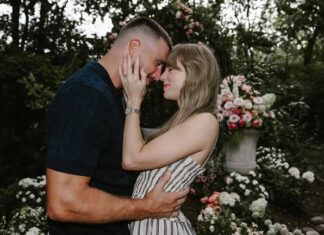 Il vestito dell’engagement di Taylor Swift è preppy chic (e anche affordable)