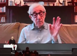 Polemica e bufera su Woody Allen per la sua apparizione in video collegamento a un festival del cinema di Mosca