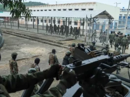 Almeno diciassette persone sono morte in un carcere in Ecuador a causa degli scontri tra bande criminali