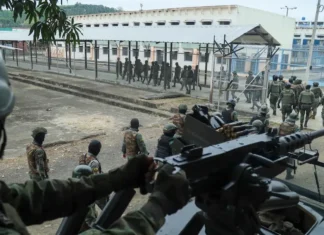 Almeno diciassette persone sono morte in un carcere in Ecuador a causa degli scontri tra bande criminali