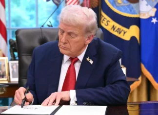 Trump ha annunciato nuovi dazi dal 1° ottobre su farmaci, mobili e camion