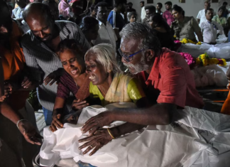 In India, almeno trentasei persone sono morte nella calca durante il comizio politico di un famoso attore