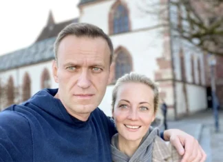 Yulia Navalnaya avrebbe le prove per dimostrare che il marito Alexei Navalny sia morto per avvelenamento