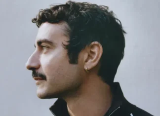 Dario Vitale debutta con Versace (e la collezione è già un enorme successo)