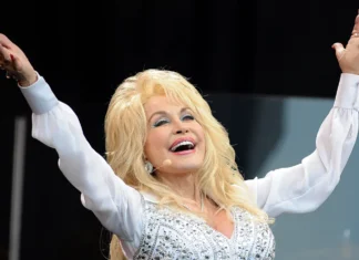 Dolly Parton cancella gli spettacoli di Las Vegas per problemi di salute, ma rassicura i fan: «Tutto ciò che ho è curabile»