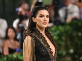 I nuovi capelli di Kendall Jenner sembrano appena usciti da un film fantasy (e a noi piacciono)