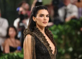 I nuovi capelli di Kendall Jenner sembrano appena usciti da un film fantasy (e a noi piacciono)