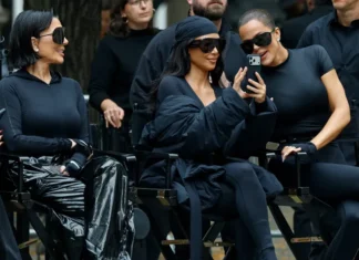 Kim Kardashian lancia NikeSkims e trasforma la NY Public Library in una passerella