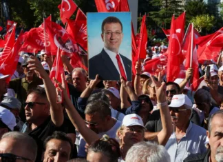 Nuove proteste contro Erdogan infiammano la Turchia