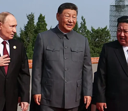 Eravamo tre amici al bar, o quasi: Xi Jinping, Vladimir Putin, Kim Jong Un e quella conversazione sull’immortalità