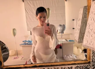 Selena Gomez e la manicure 3D dorata che alza l’asticella del glam