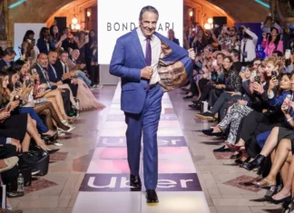 Perché Andrew Cuomo ha sfilato in passerella alla New York Fashion Week?