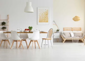 Arredo scandinavo con dettagli metallici: luce, semplicità e calore