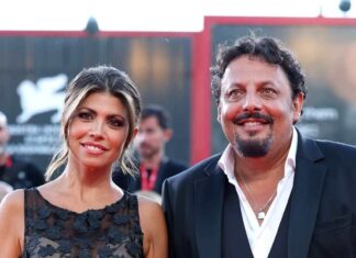 Enrico Brignano e il primo incontro con la moglie Flora Canto: “Ci siamo conosciuti a teatro” Enrico Brignano e la moglie Flora Canto