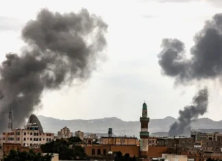 Almeno 35 morti e un centinaio di feriti negli attacchi aerei israeliani sulla capitale Sana’a in Yemen