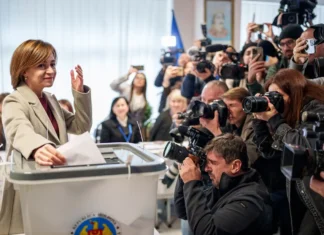 Oggi in Moldavia si stanno svolgendo le elezioni parlamentari: la coalizione che sostiene Maia Sandu rischia di perdere la maggioranza