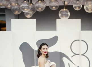 Ma quanto ci piace il look beauty di Emily Blunt alla sesta serata di Venezia 82? Emily Blunt sesta serata venezia 82 Credits Ph. Ludovica Casula