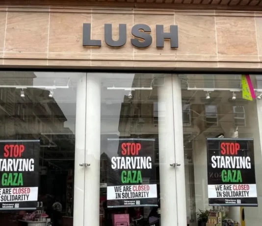 Lush chiude per un giorno: beauty activism contro la fame a Gaza