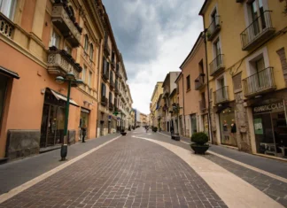 Femminicidio a Benevento: uccide la moglie a colpi di pietra e scappa, è caccia all’uomo