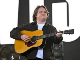 Lewis Capaldi confessa l’importanza di Elton John dopo il concerto di Glastonbury 2023 Lewis Capaldi rivela l'importanza di Elton John dopo Glastonbury 2023