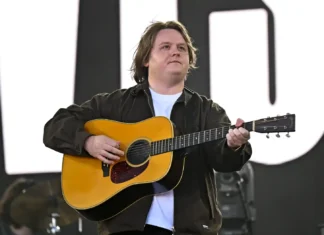 Lewis Capaldi confessa l’importanza di Elton John dopo il concerto di Glastonbury 2023 Lewis Capaldi rivela l'importanza di Elton John dopo Glastonbury 2023