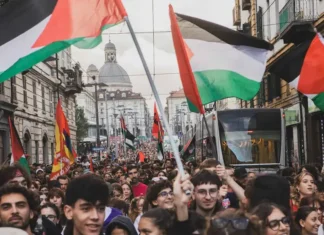 La manifestazione Pro Palestina in Italia: sono milioni le persone che scelgono da che parte stare Manifestazione Pro Palestina - Photo Credits ilsole24ore