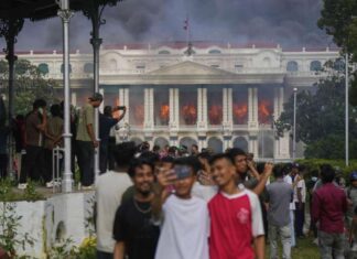 In Nepal la GenZ (dopo il blocco dei social) si è fatta valere, il primo ministro si dimette ma il bilancio dei morti sale