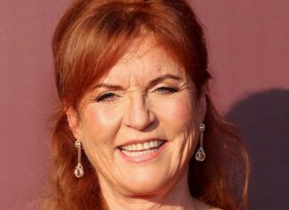 Sarah Ferguson shock, scoperta una mail per Epstein che costa l’esclusione da associazioni benefiche Sarah Ferguson, scoperta una mail per Epstein: la duchessa di York fuori dalle associazioni benefiche UK