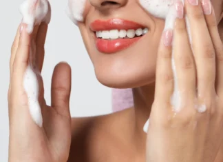 Si, bastano dieci minuti di skincare la mattina per stare meglio
