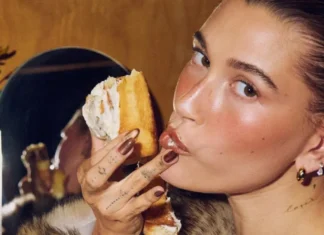Rhode lancia la stagione del Toasted Blush (ed è già ovunque su TikTok)