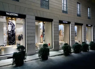 Riapre la boutique di Valentino in Montenapoleone