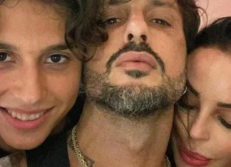 Nina Moric contro l’ex Fabrizio Corona: “Nostro figlio Carlos sta male e me la vedo da sola, lui si dichiara nullatenente”