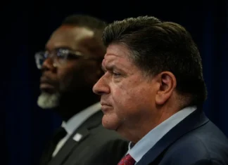 Trump chiede l’arresto del sindaco e del governatore di Chicago