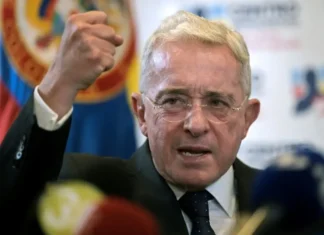Assolto in appello l’ex presidente colombiano Álvaro Uribe: era accusato di aver indotto alcune persone alla falsa testimonianza