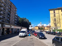 Milano, accoltellata al volto una donna, è in pericolo di vita: è caccia all’ex marito