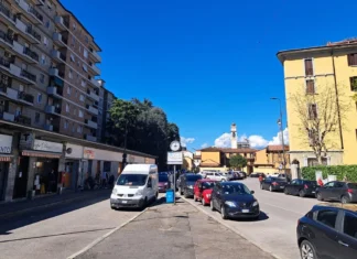 Milano, accoltellata al volto una donna, è in pericolo di vita: è caccia all’ex marito