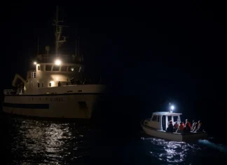 “L’abbordaggio è iniziato” il messaggio dalla nave ammiraglia Alma della Flotilla: fermati dalla forze israeliane